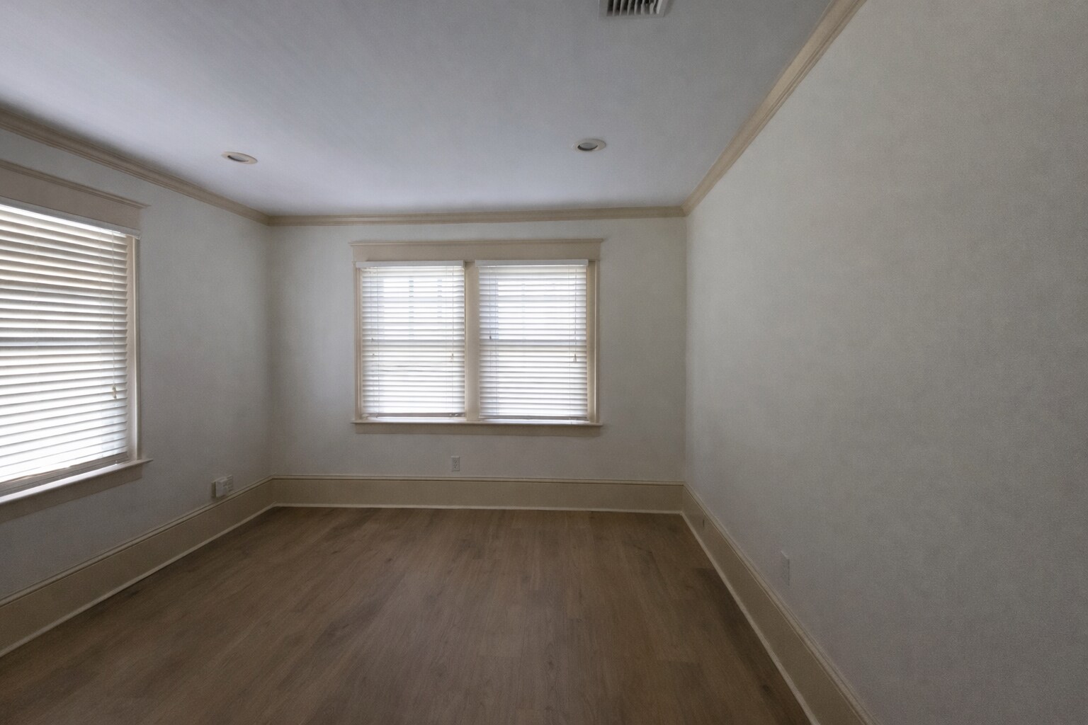 Building Photo - 1613 King St