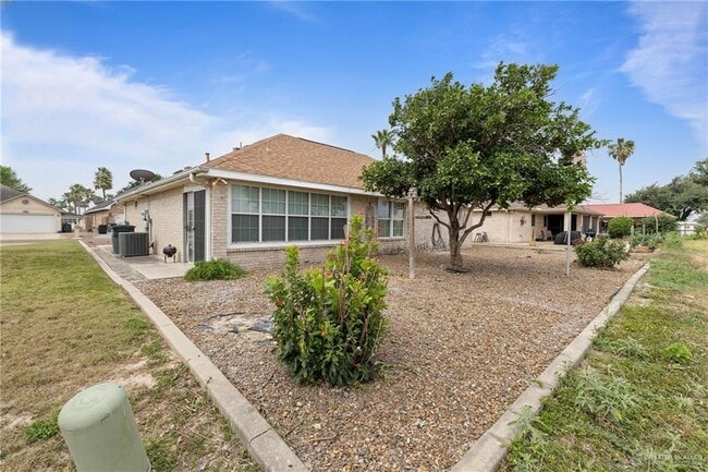 Building Photo - 708 Lake View Dr