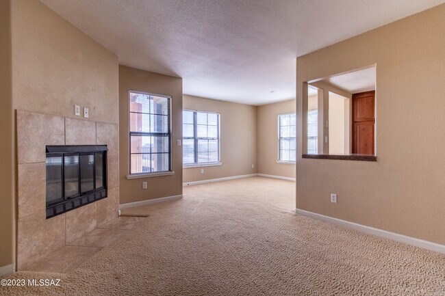Building Photo - 6651 N Campbell Ave