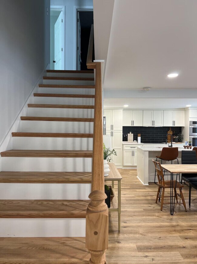 Building Photo - 24 Seth St