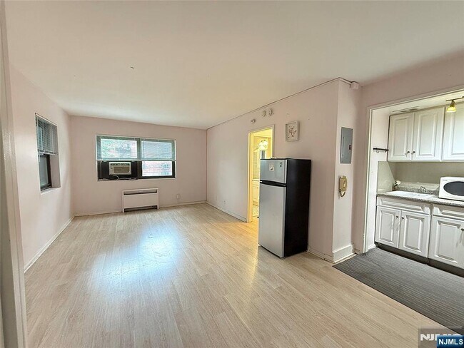 Primary Photo - 401 Park Ave