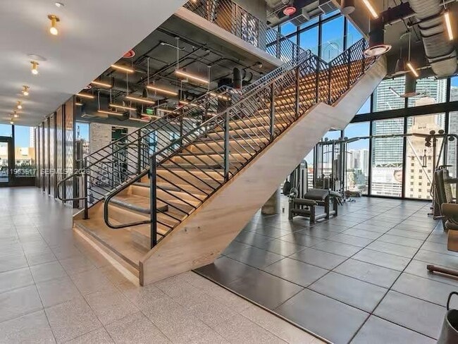 Building Photo - 398 NE 5th St