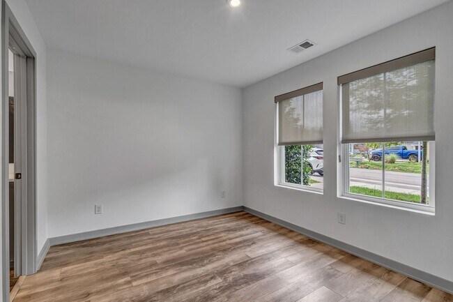 Building Photo - 4 Bed for Rent in Edison Park- The Nations!