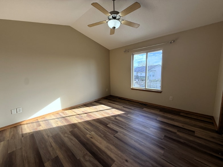 Building Photo - 1417 Cedar Tree