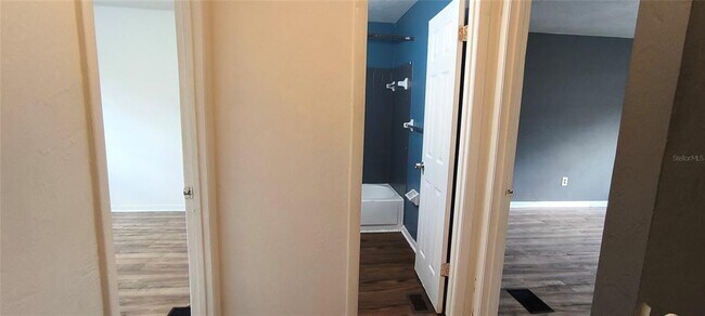 Building Photo - 2640 SW 31st Pl