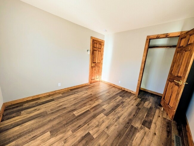 Building Photo - 906 S 1st St