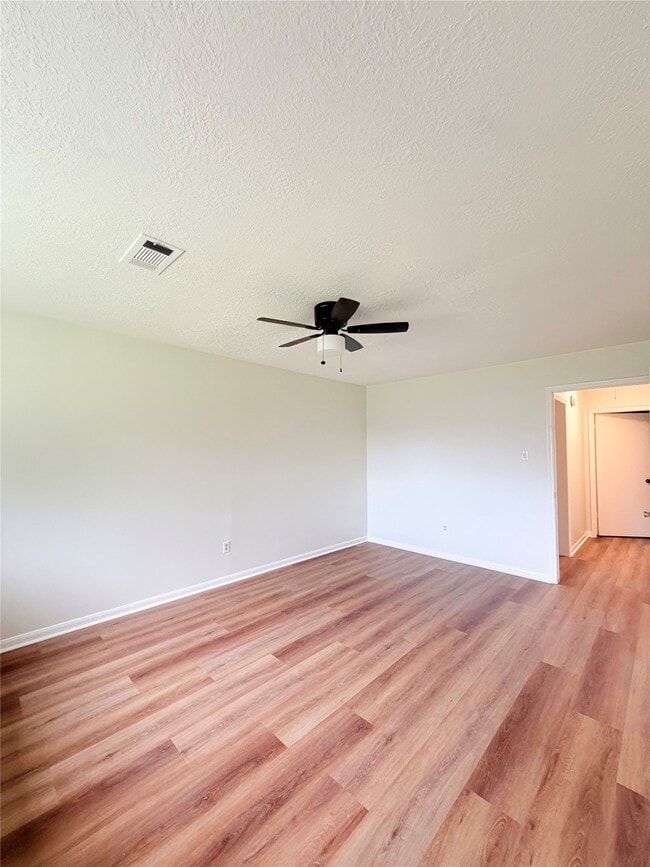 Building Photo - 4410 Longhorn Dr