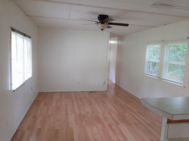 Building Photo - 3 Bedroom 1.5 Bath Mobile Home w/ Washer&D...