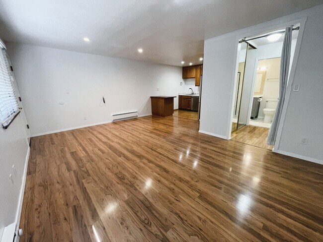 Building Photo - Modern 1st-Floor Studio with Resort Amenities & Prime Location