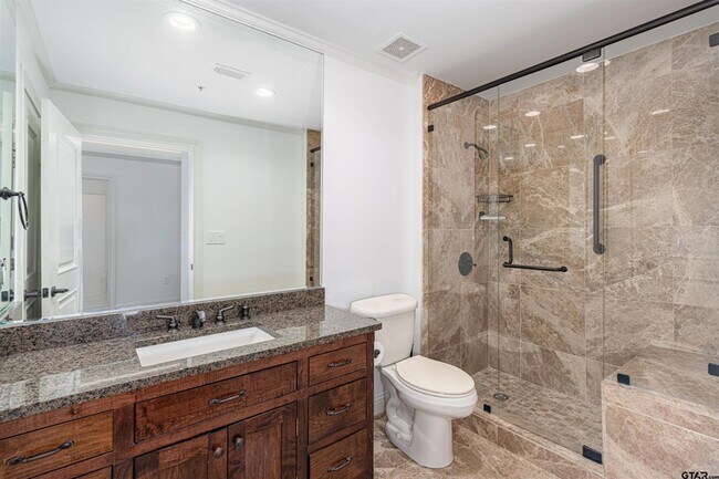 Building Photo - 2801 Wexford Dr