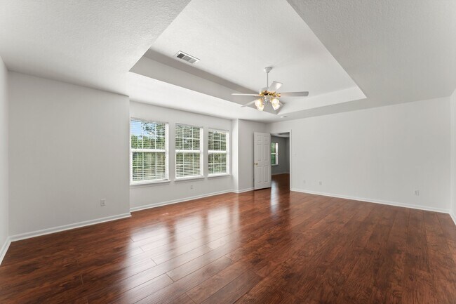 Building Photo - 235 Doncaster