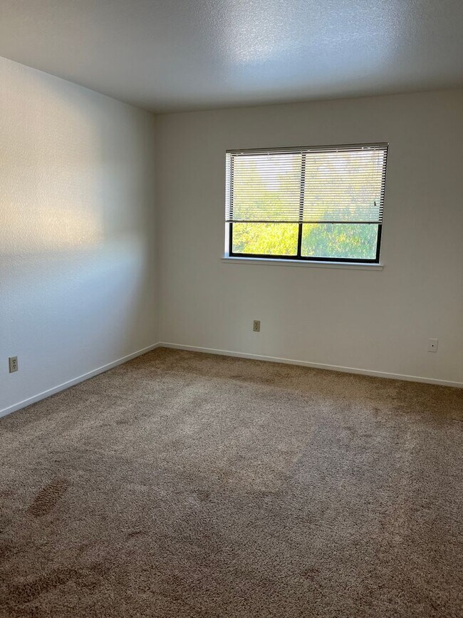 Building Photo - SouthMainStreet -4plex