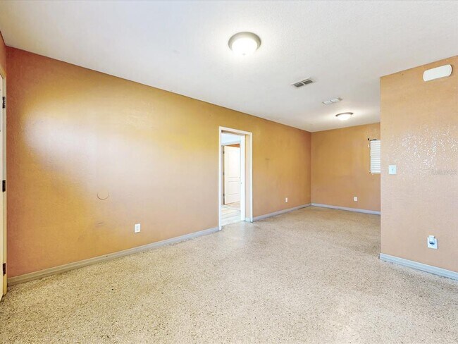 Building Photo - 2502 N Beaumont Ave