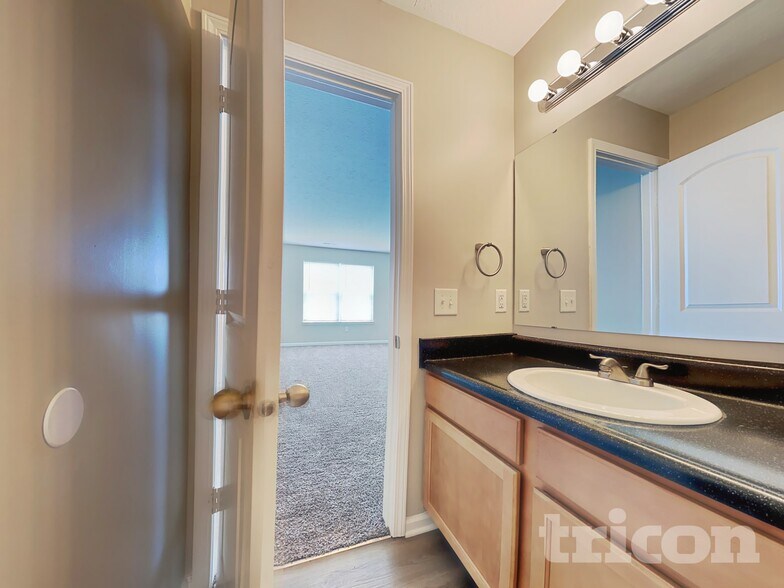 Building Photo - 943 Farmington Trail