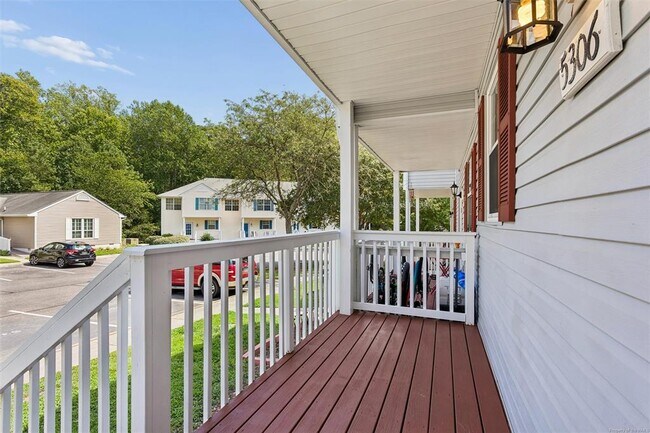 Building Photo - 5306 Aden Ct