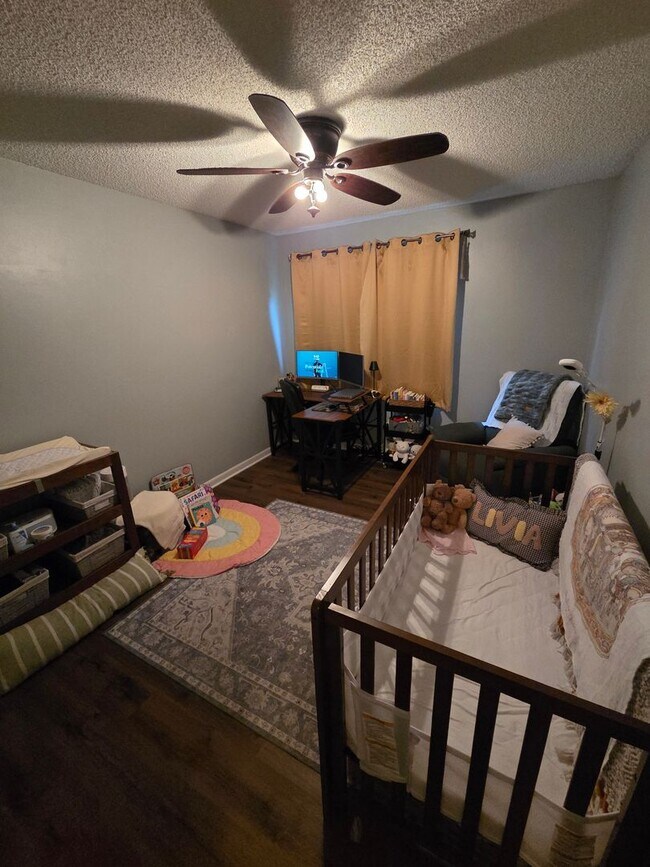 Building Photo - 7652 Wedgewood Ct