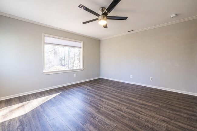 Building Photo - 1570 Spring Ln NW