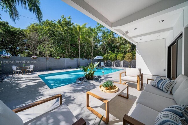 Building Photo - 696 NE 67th St