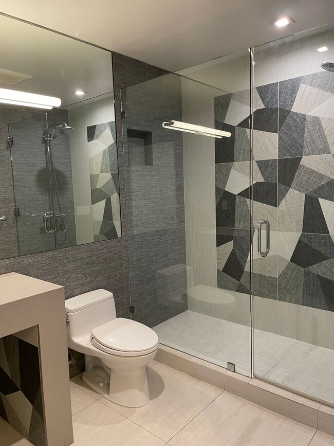 Building Photo - Gorgeous 3 Bedroom 2 Bath Condo For Rent a...