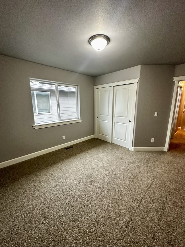 Building Photo - 3752 Peter Ln NE