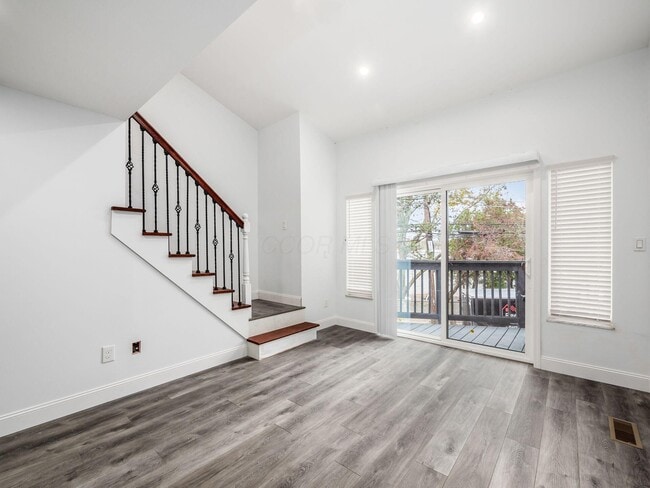 Building Photo - 3531 Sunset Dr