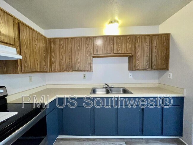 Building Photo - 8132 E Lakeshore Dr