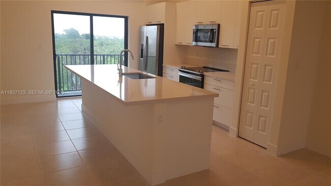 Building Photo - 8195 NW 104th Ave