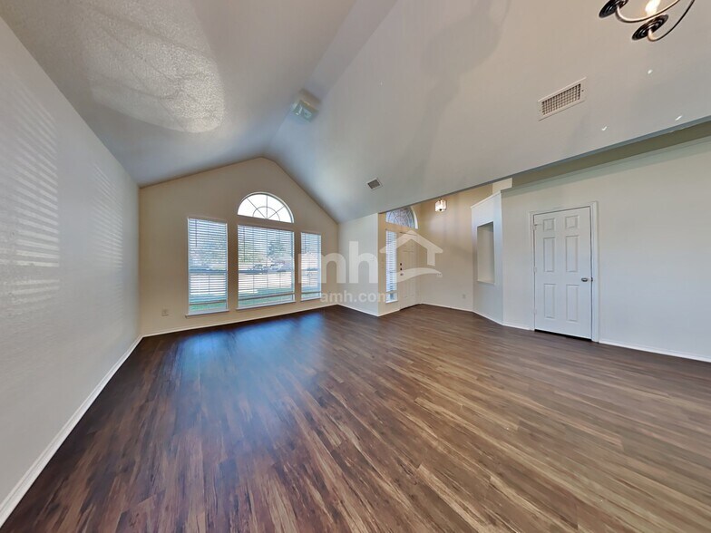 Building Photo - 515 Hampton Ct