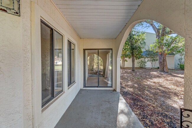 Building Photo - 303 Westlake Ct