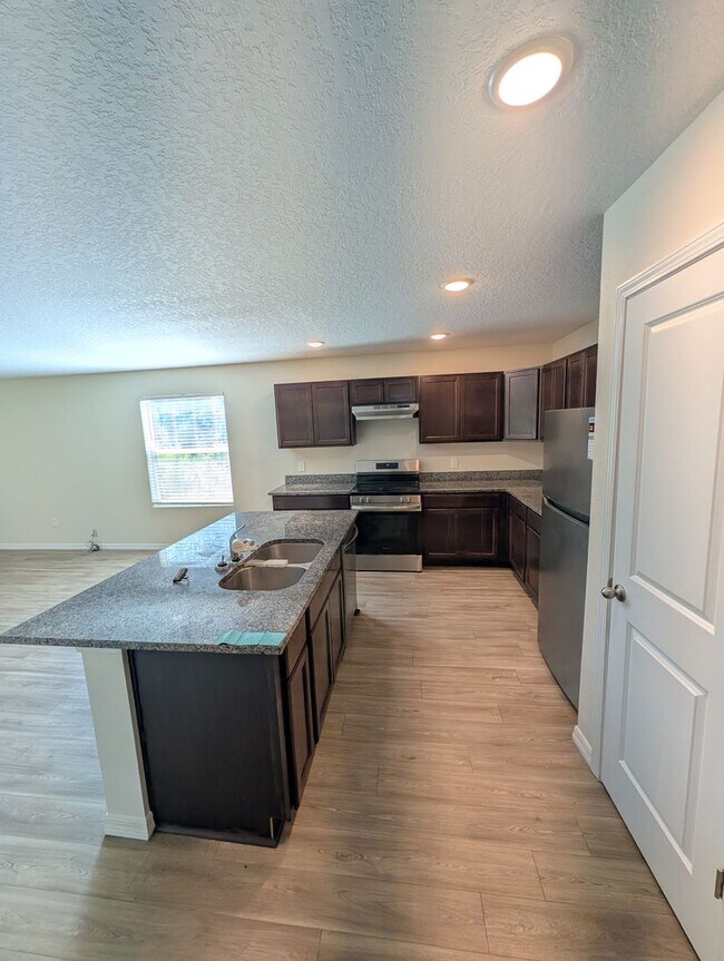 Building Photo - Beautiful 4-Bedroom Home in Jacksonville, FL