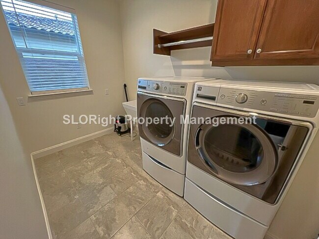 Building Photo - AVAILABLE AUGUST - Spacious Nipomo Home - 2 Bed + spacious den / 2 Bath