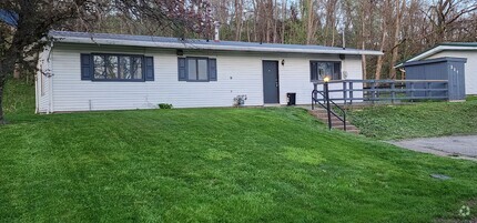 Building Photo - Finleyville 3 Bedroom 1.5 Bath Remodeled R...