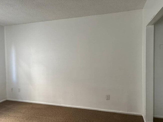 Building Photo - 2.0 bedroom in Los Angeles California 91343
