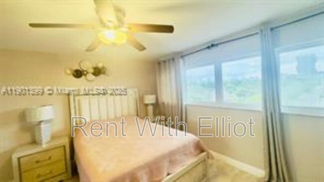 Building Photo - 329 SE 3rd St