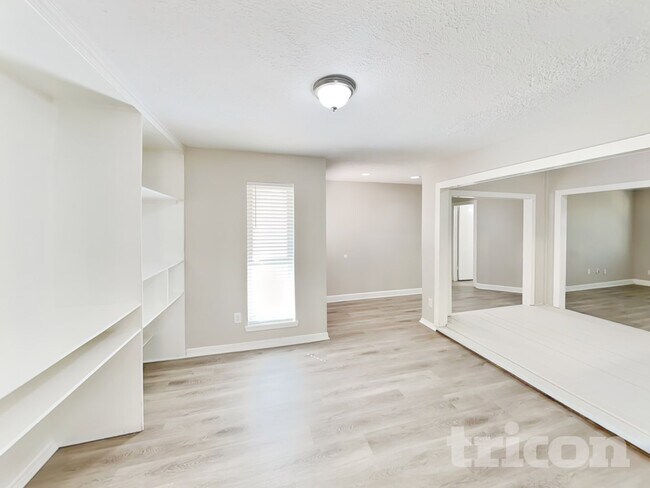 Building Photo - 5507 Bridgegate Dr