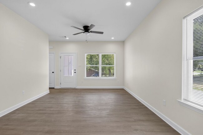 Building Photo - Inviting Home with Bright Interiors & Ceiling Fans Throughout - Comfortable Rental with Everyday ...