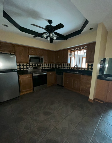 kichen - 258 E Hubert Ave