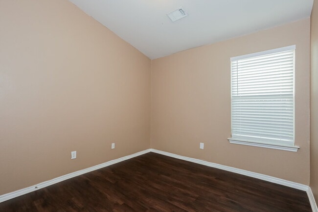 Building Photo - 6440 Regina Dr