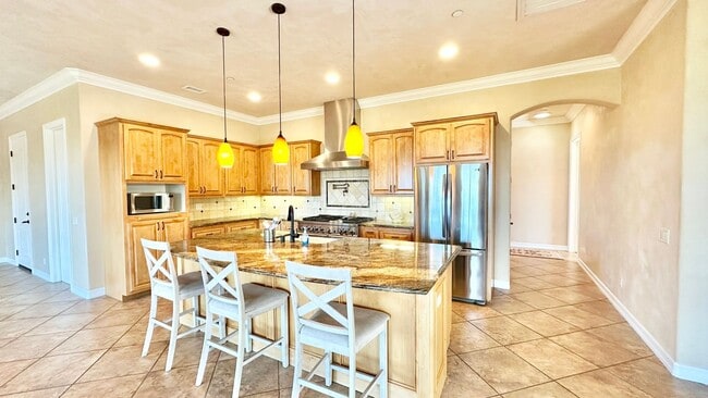 Building Photo - Amazing Location & Beautiful Country Livin...