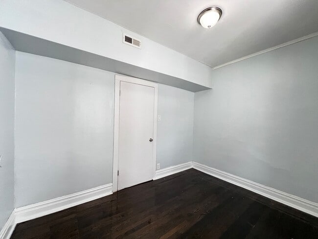 Building Photo - 8856 S Lowe Ave