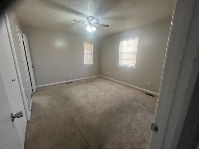 Building Photo - 2 Creekdale Dr