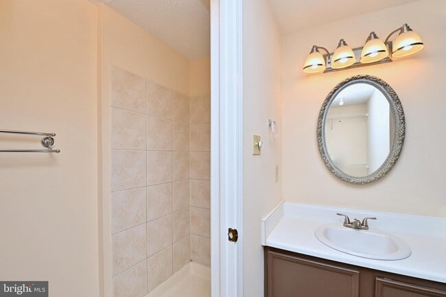 Building Photo - 6832 Heatherway Ct