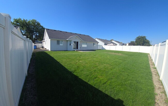 Building Photo - For Rent – Beautiful Single-Family Home in...