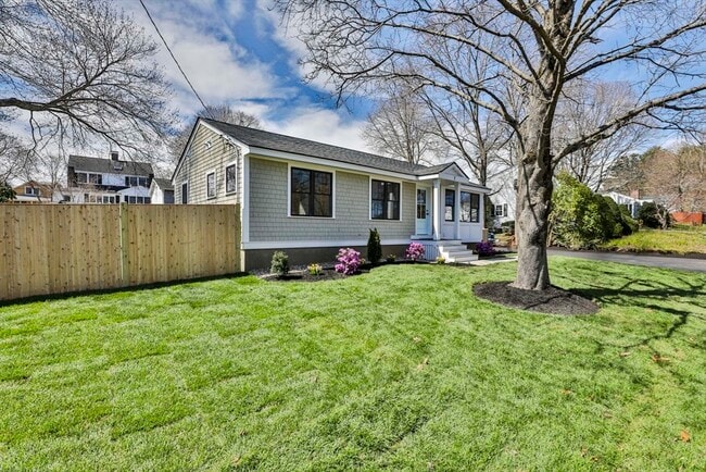 Building Photo - 7 Christopher St