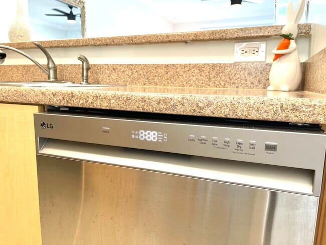 Building Photo - 616 Clearwater Park Rd