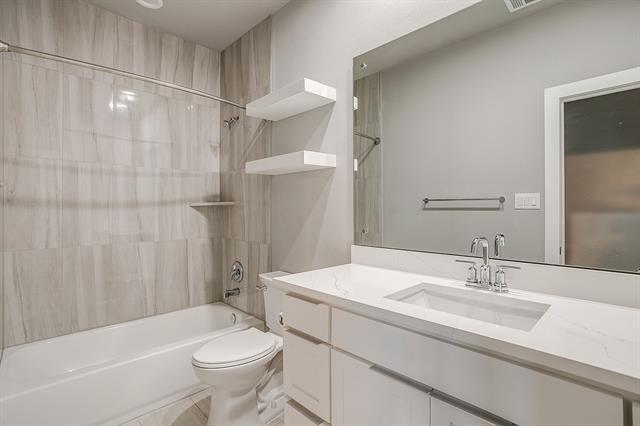 Building Photo - 1025 E Coral Way