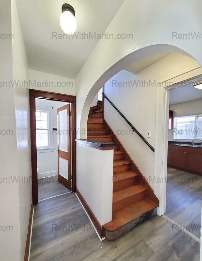 Building Photo - 137 Hope Ave