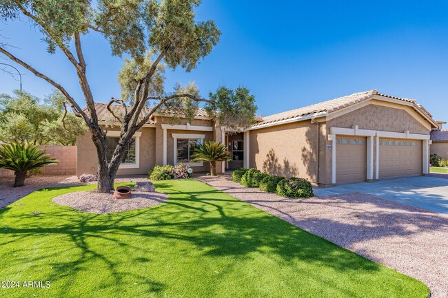 Building Photo - 1245 E San Carlos Way