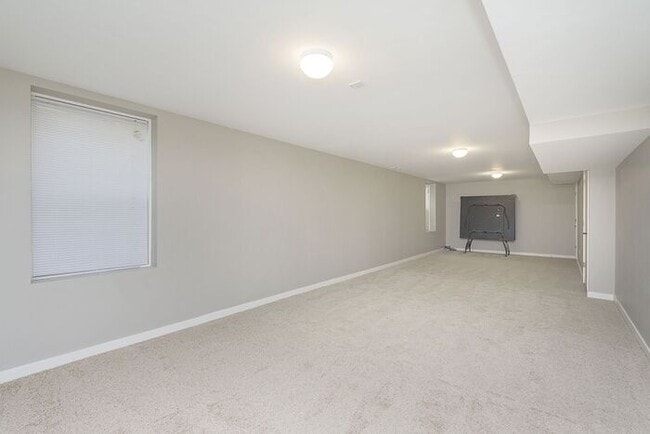 Building Photo - Lovely 3 Bedroom 2.5 Bath Townhome Steps From The Monon!