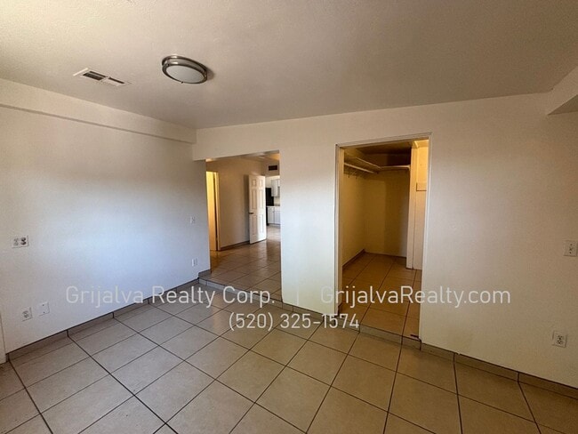 Building Photo - 2116 W Calle Fortunado